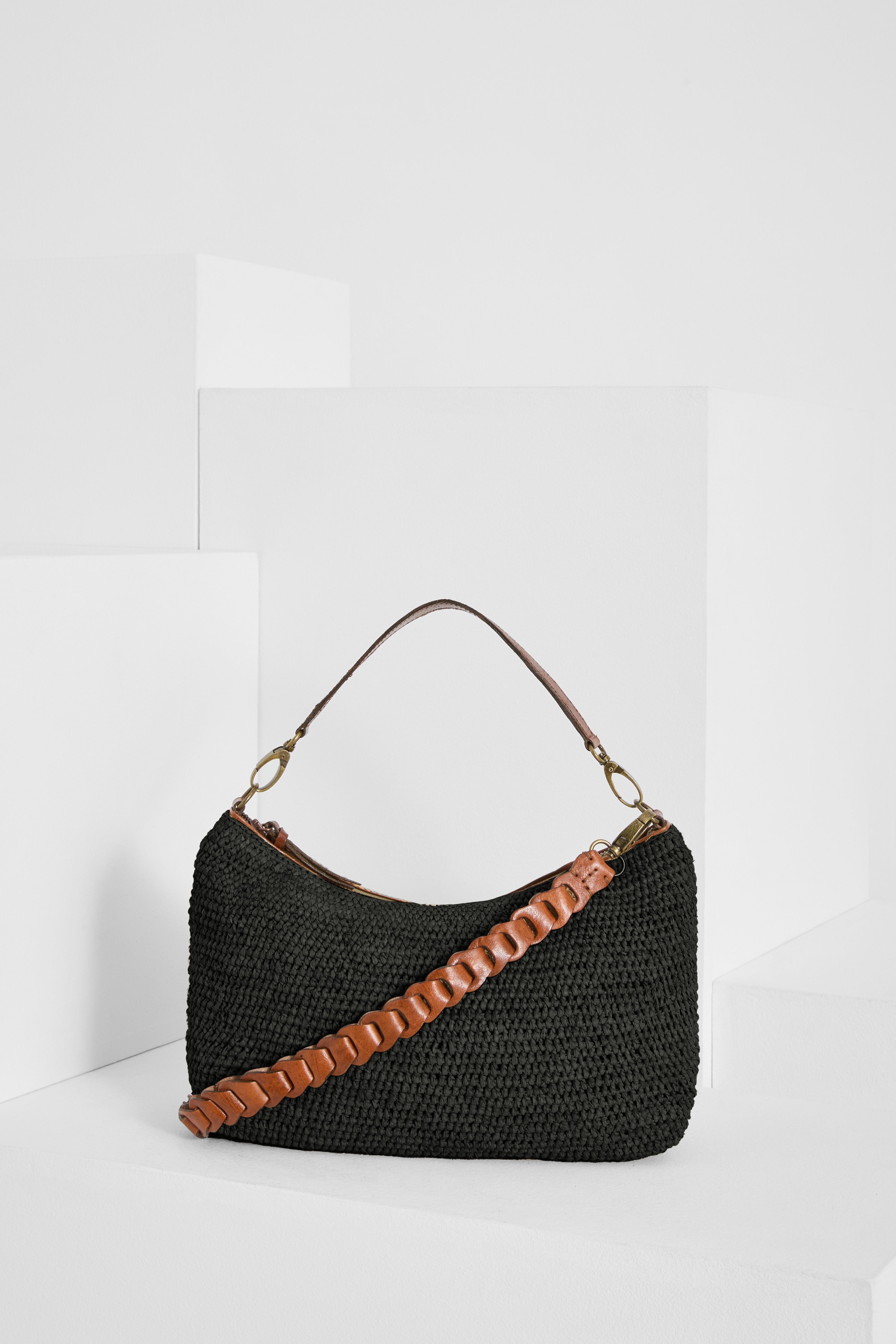 MIHAJA Black