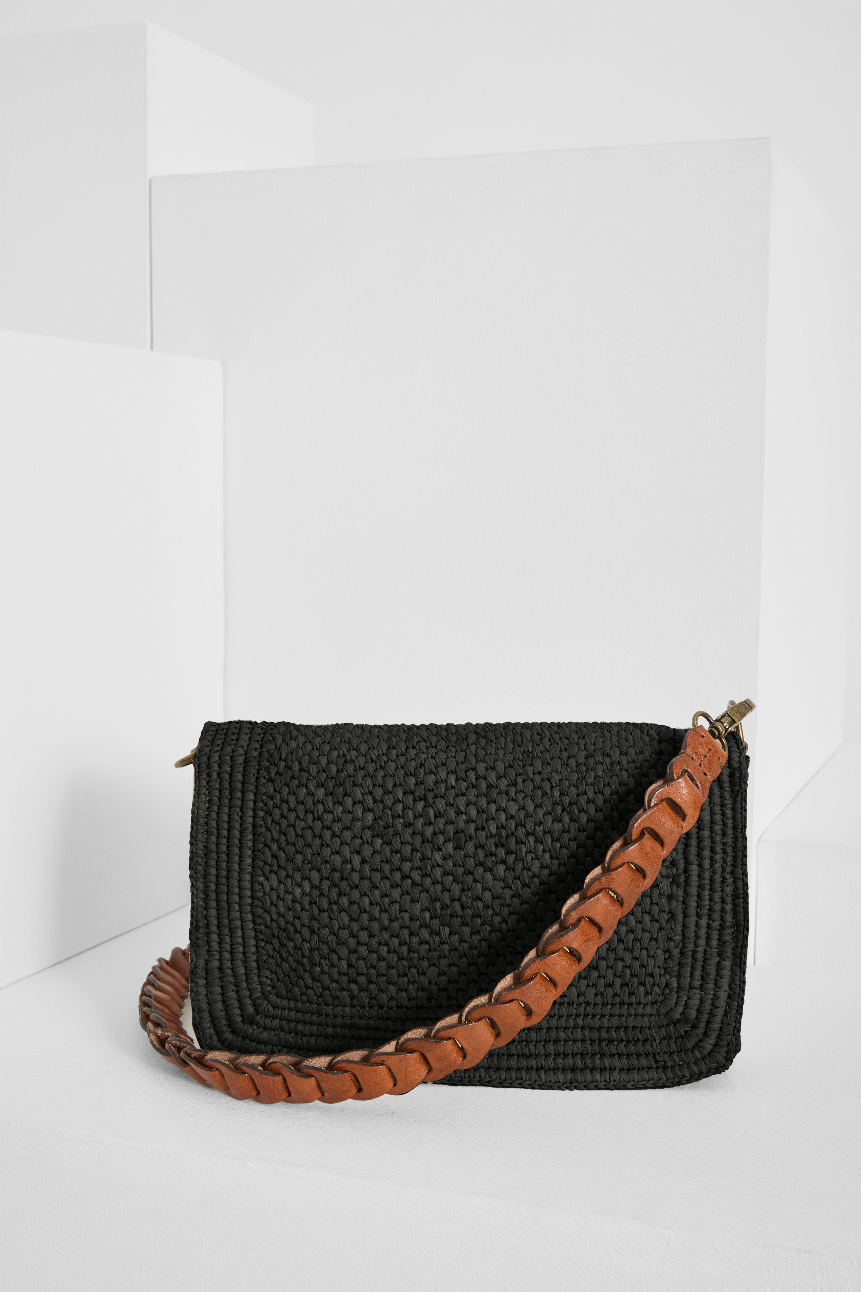 MILANO Black