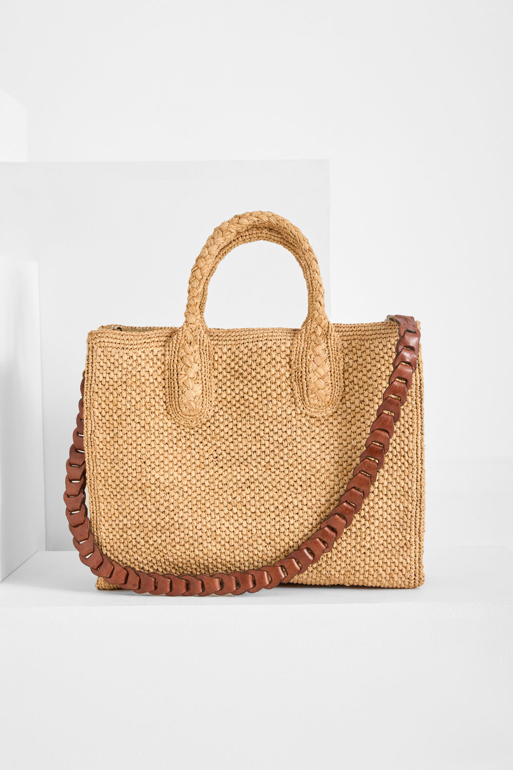 Comment fabriquer un sac en raphia : Les étapes à suivre - IBELIV