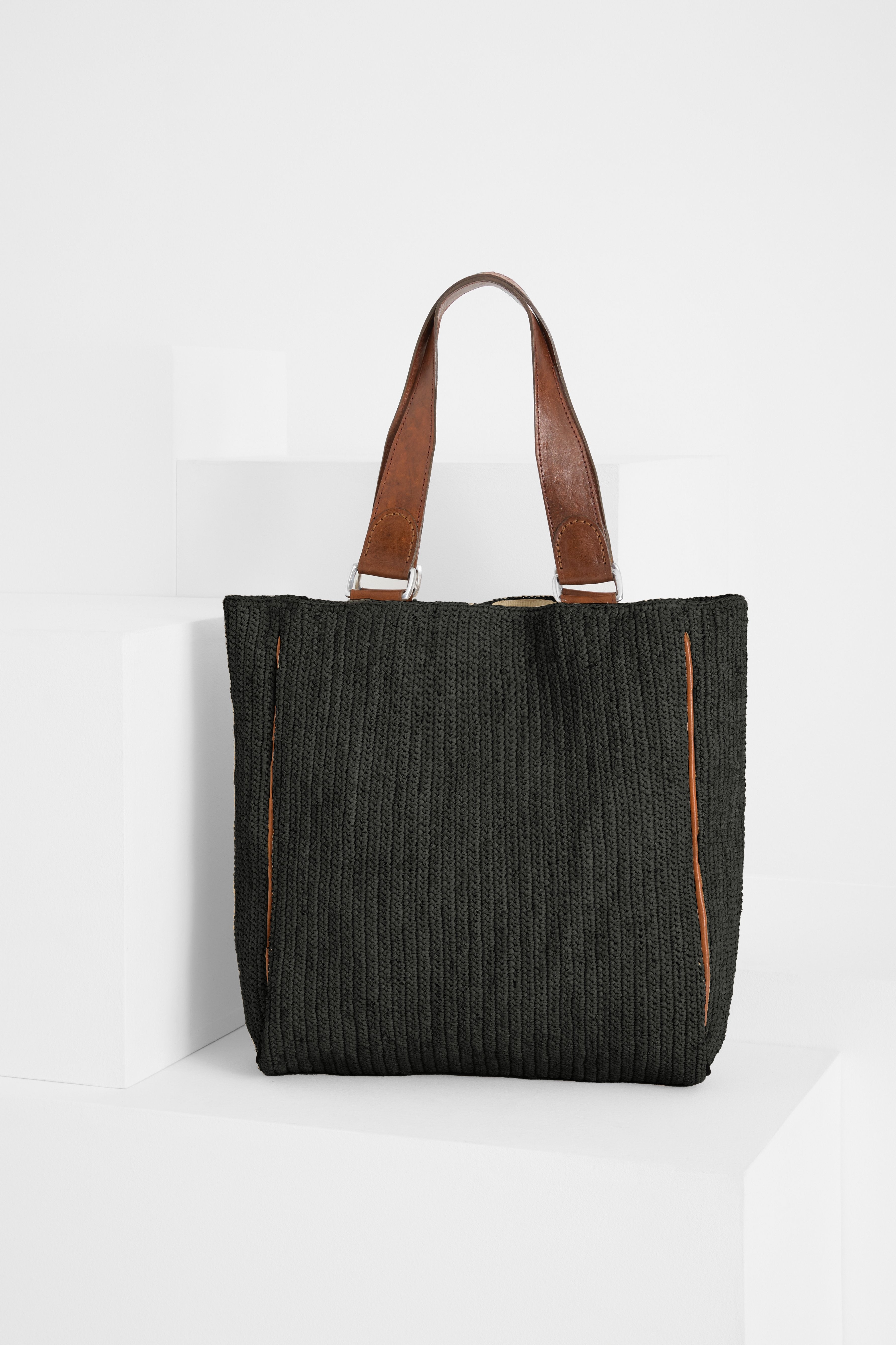 TOTEMAN Black